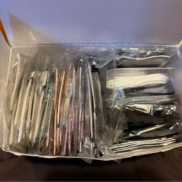 Assorted Color Kn95 Face Masks - Picture 5 of 5